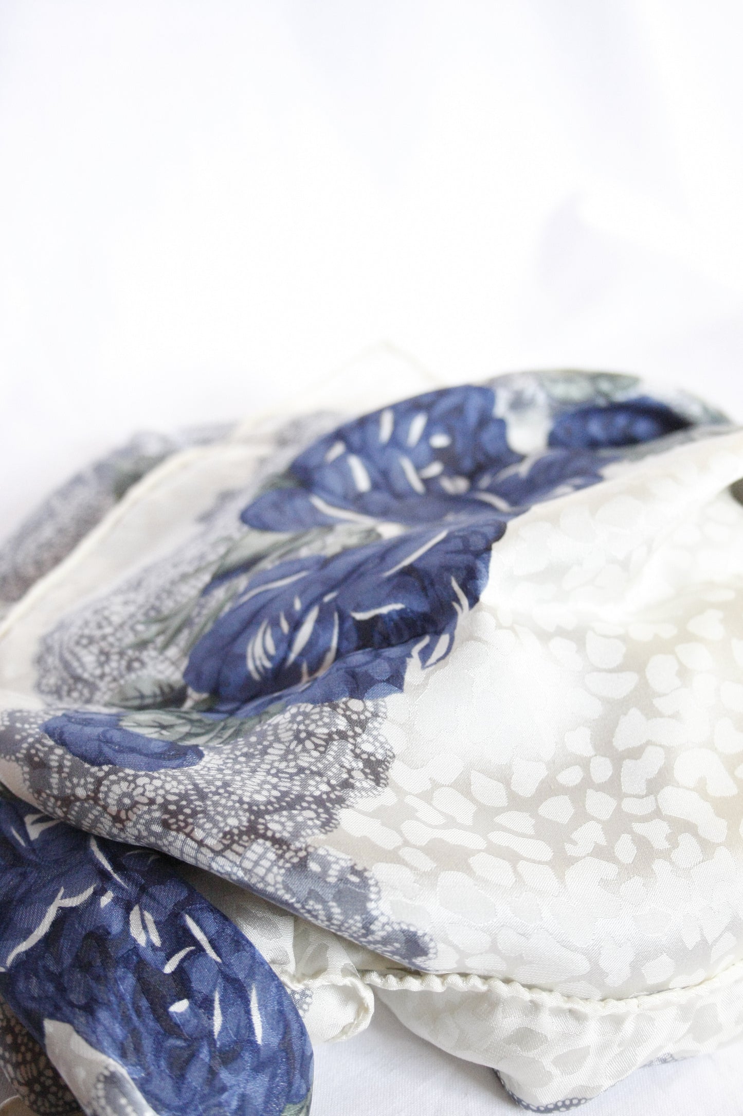 Vintage Wild Rag L 100% Silk