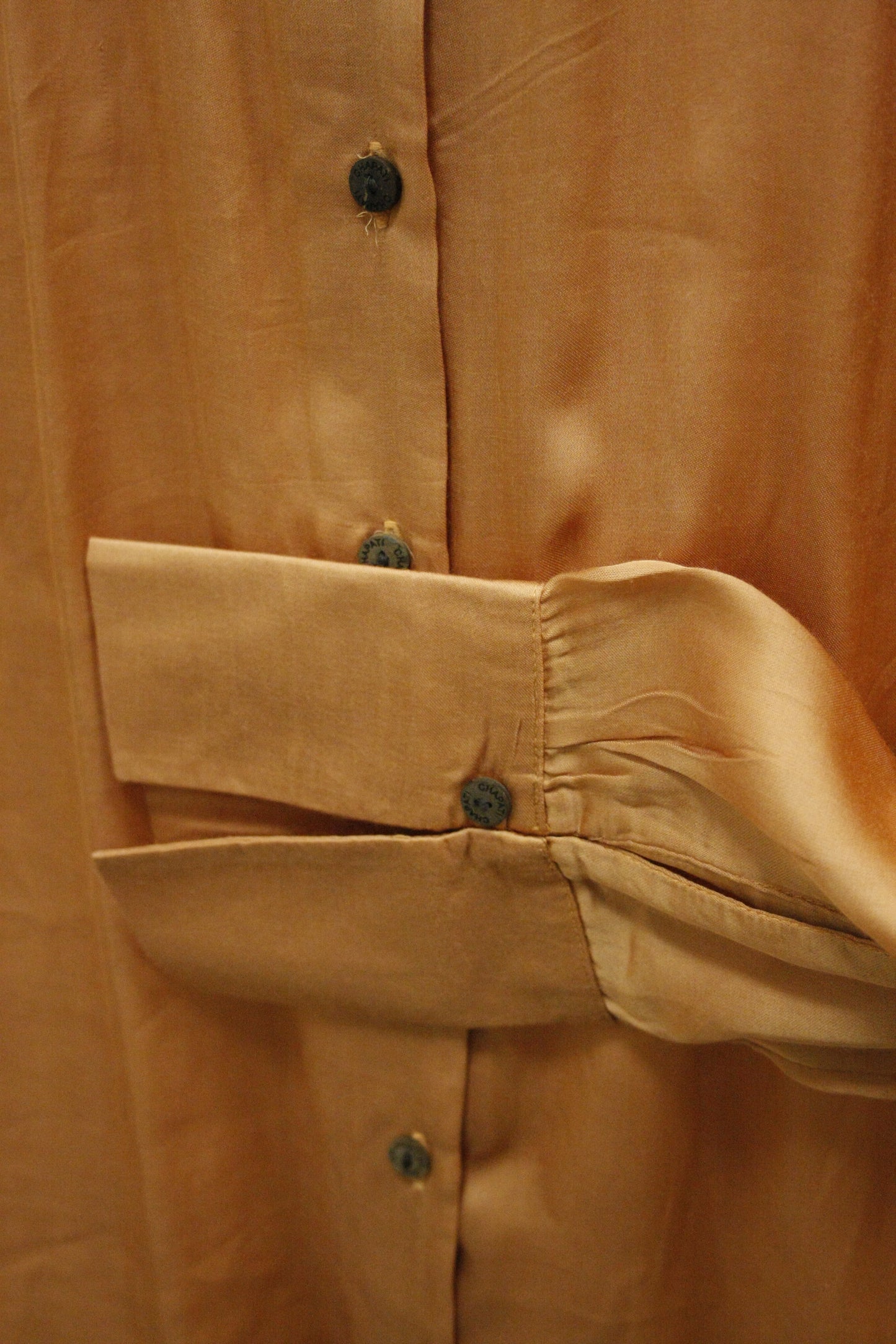 Show Shirt Silky mit Holzknöpfen