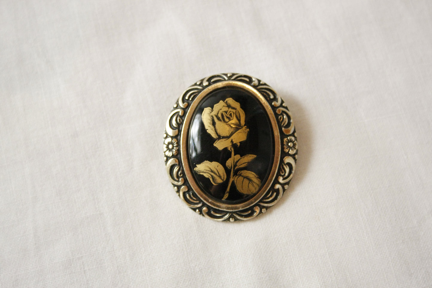 Wild Rag Clip Oval Rose