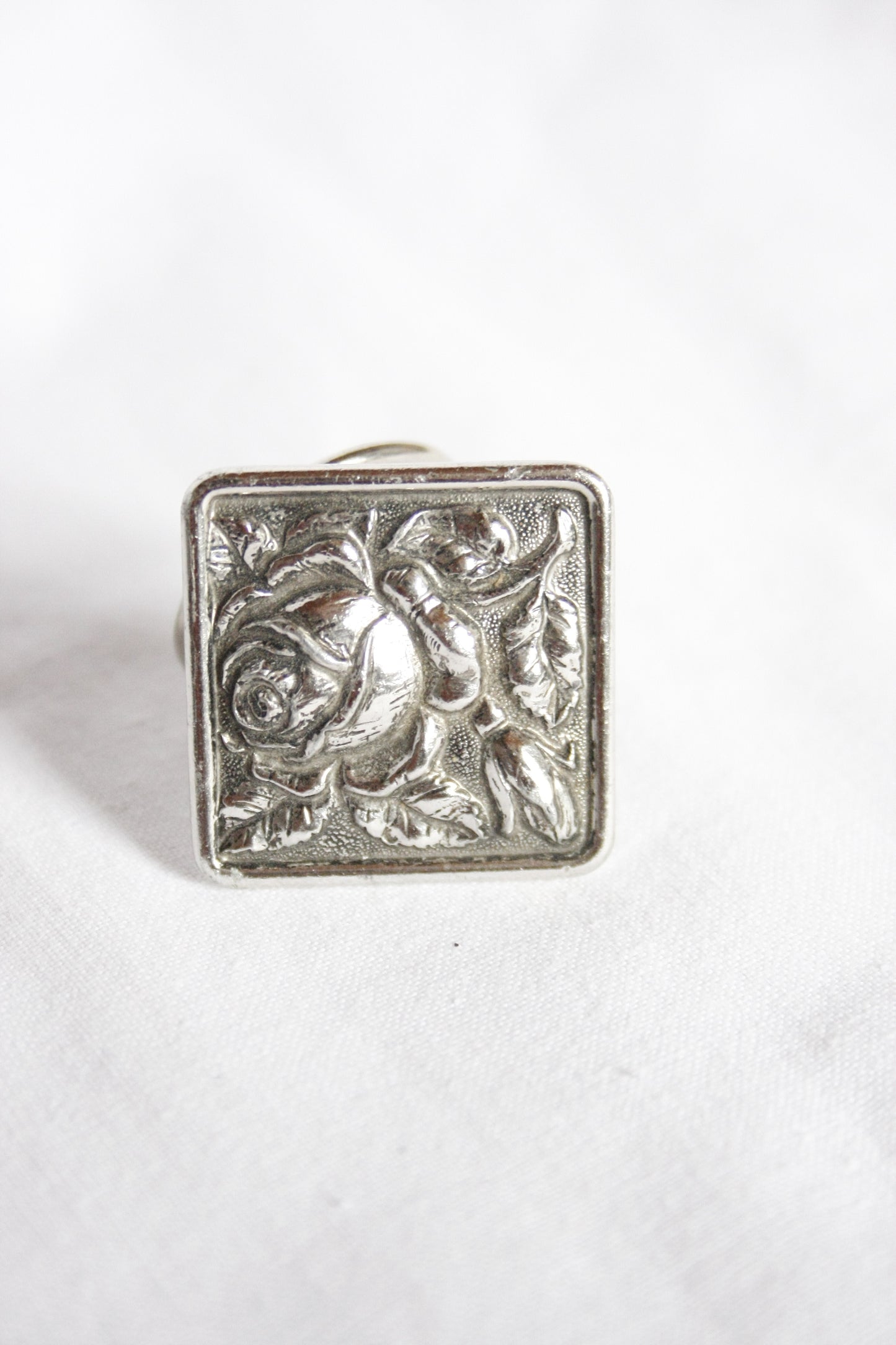 Wild Rag Clip Square Rose